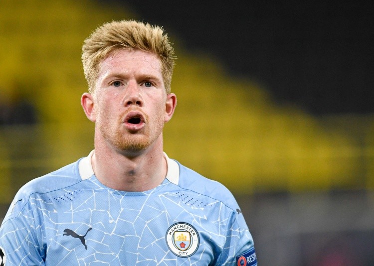 泰州举办“苏超泰州英雄大会”，市民夹道欢迎泰州队将士凯旋（泰州举办苏超英雄盛会 市民夹道热迎泰州队凯旋）