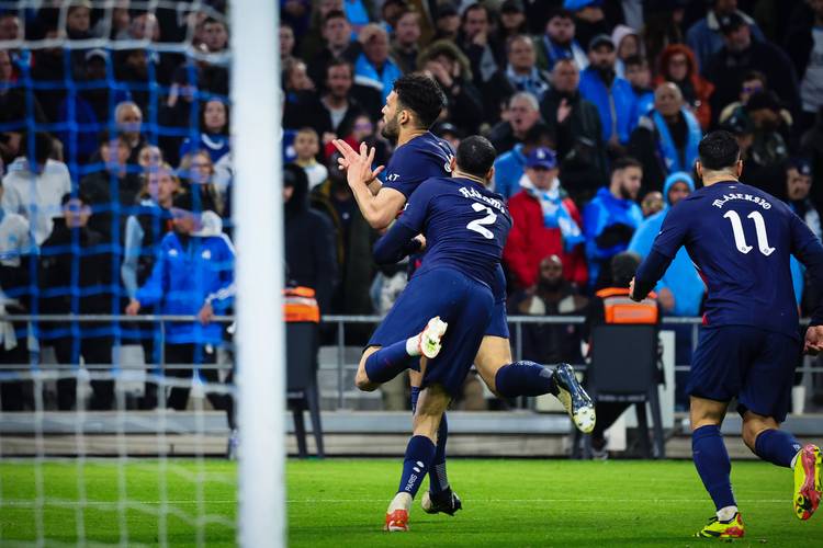 TA：应布拉格斯拉维亚方面要求，热刺主场的LGBTQ+旗帜被移走（TA：热刺主场应布拉格斯拉维亚请求撤下LGBTQ+旗帜）