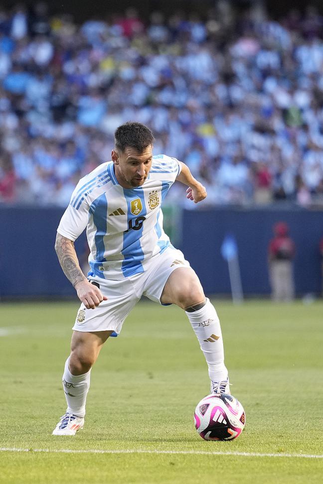 英媒：奥纳纳想回曼联夺回首发，如果不行可能去另一英超球队（英媒：奥纳纳盼重返曼联争夺主力，若无望将考虑转投其他英超队）