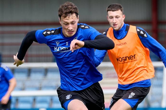 足球体能训练方案（足球体能提升计划）