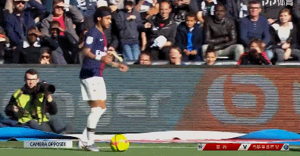 迈尼昂在加比亚社媒动态下留言，后者回复：请续约