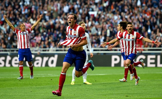 哈登率快船在常规赛中单挑魔术，连续4场得分超28分，但球队仍落后较大。（哈登率快船常规赛对阵魔术，连4场28+仍难阻球队大比分落后）