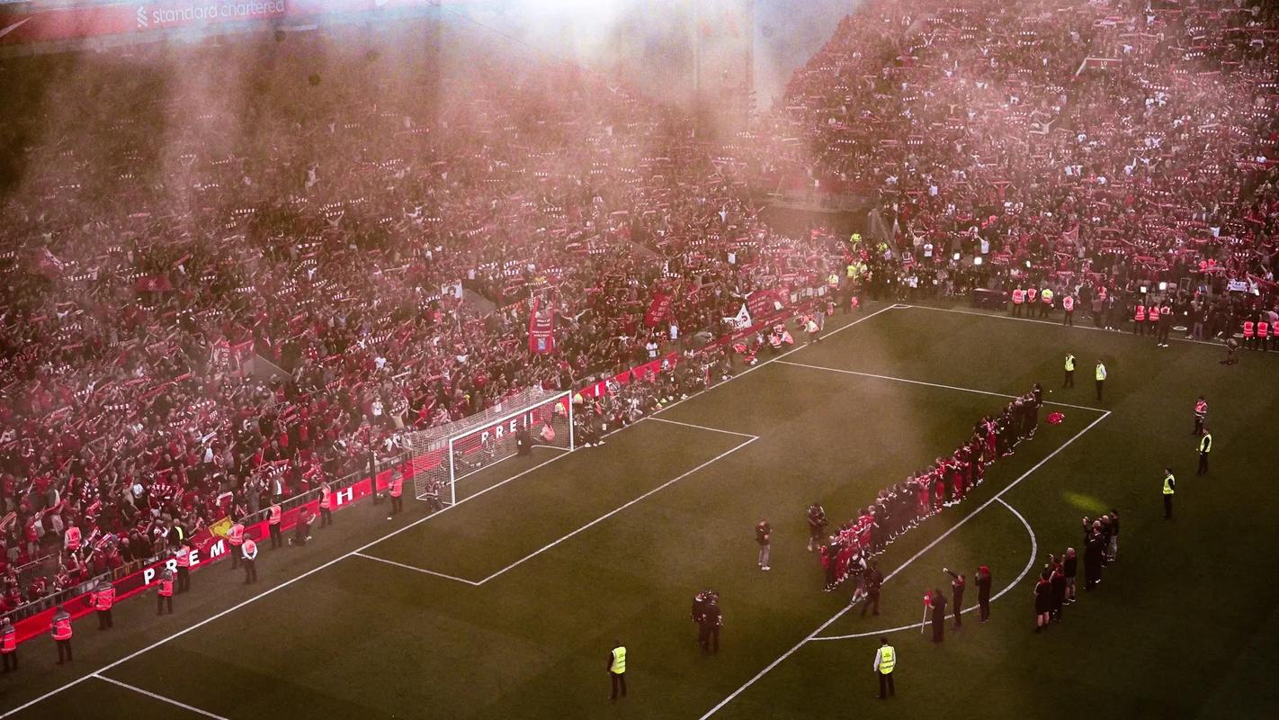 曼联青训小将登场亮相（曼联青训新星完成处子秀）