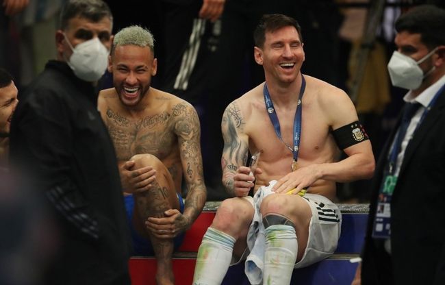 黄蜂官方：卡尔克布伦纳&康诺顿因伤本场不会回归（黄蜂通报：卡尔克布伦纳、康诺顿伤退，本场比赛不再出场）