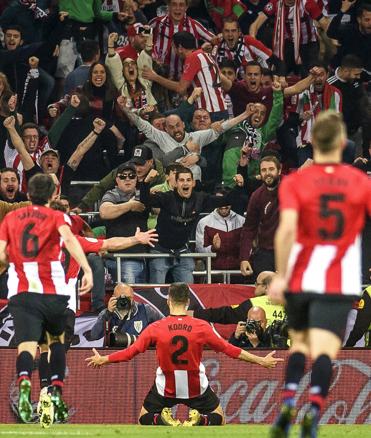 罗马诺：迈阿密国际希望留住阿连德，目前正在就留队条件谈判（罗马诺：迈阿密国际力争挽留阿连德，双方正就留队条款磋商）