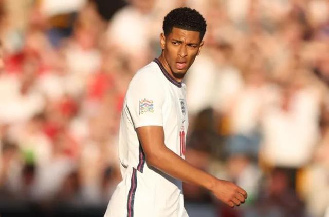 官方：格列兹曼荣膺2025金足奖（官宣：格列兹曼当选2025年金足奖得主）