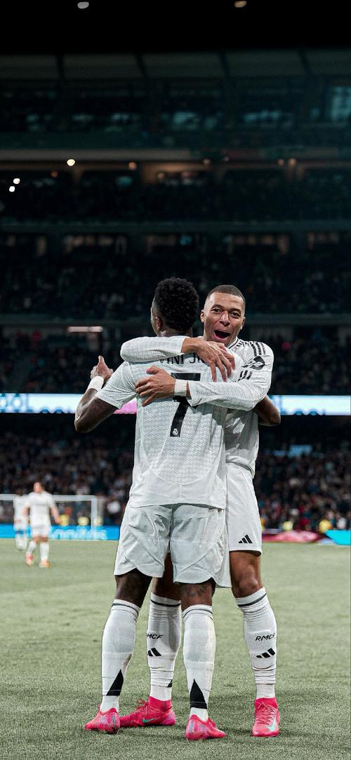 国足U22战乌兹别克首发站位：阵型4-4-2，蒯纪闻搭档朱鹏宇（U22国足对阵乌兹别克首发：4-4-2出击，蒯纪闻与朱鹏宇搭档）