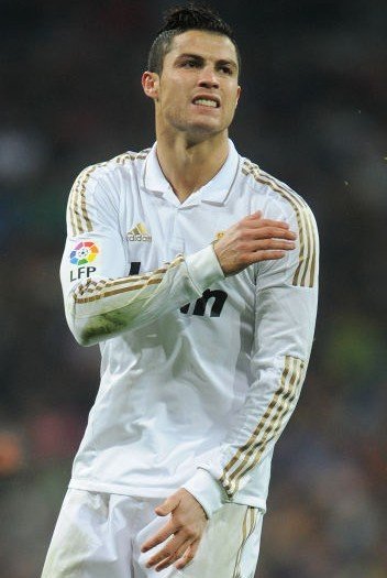 得分机器！史密斯半场11中7&三分7中4砍下19分7板3助（手感火热！史密斯半场11投7中、三分7投4中，轰下19分7篮板3助攻）