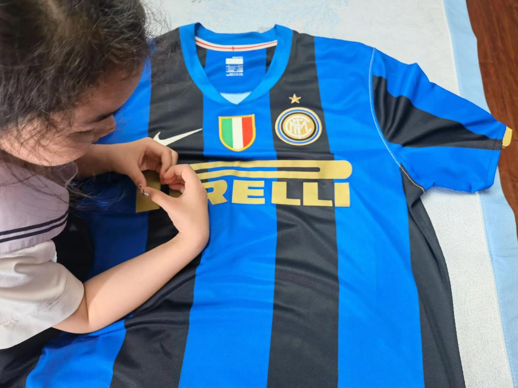 皇马官方：楚阿梅尼左腿半腱肌受伤，伤情有待进一步观察（皇马官宣：楚阿梅尼左腿半腱肌受伤，伤势仍待进一步评估）